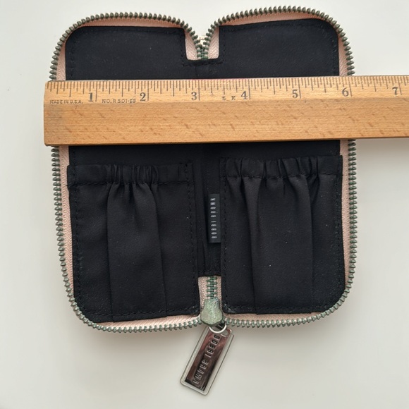 Bobbi Brown gold small brush case - Picture 8 of 9